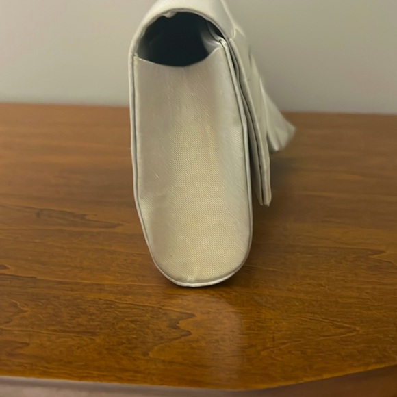 Silver clutch purse with bow detail on front - Picture 3 of 6